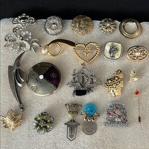 Vintage Lot Of Brooches Scarves Clips Some Are Signed Some Made In West Germany